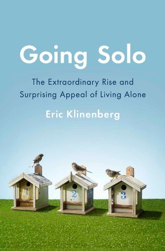 Going Solo: The Extraordinary Rise and Surprising Appeal of Living Alone (English Edition)